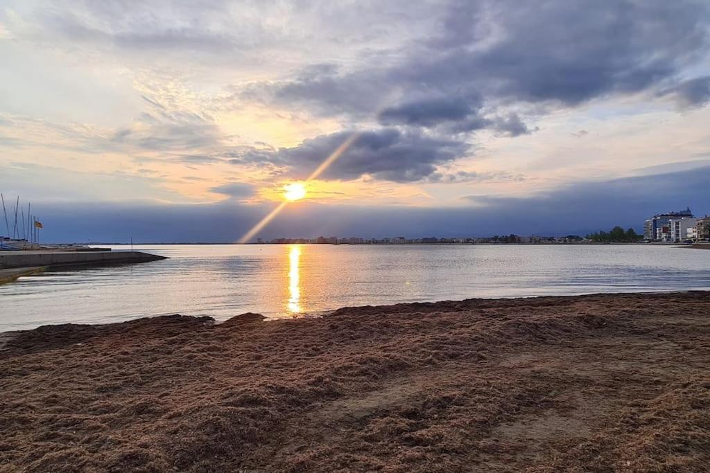 Sunsetmare Vacational Apartment Roses Zewnętrze zdjęcie